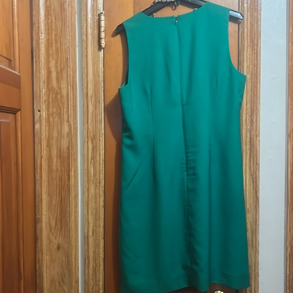 Green Sleeveless Dress - Picture 2 of 2